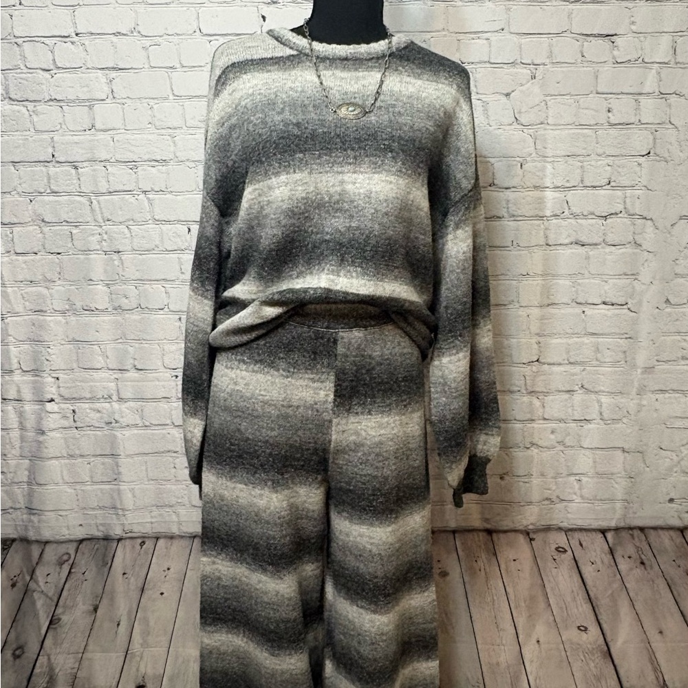 Lulu's Women's Black and Gray Striped matching set